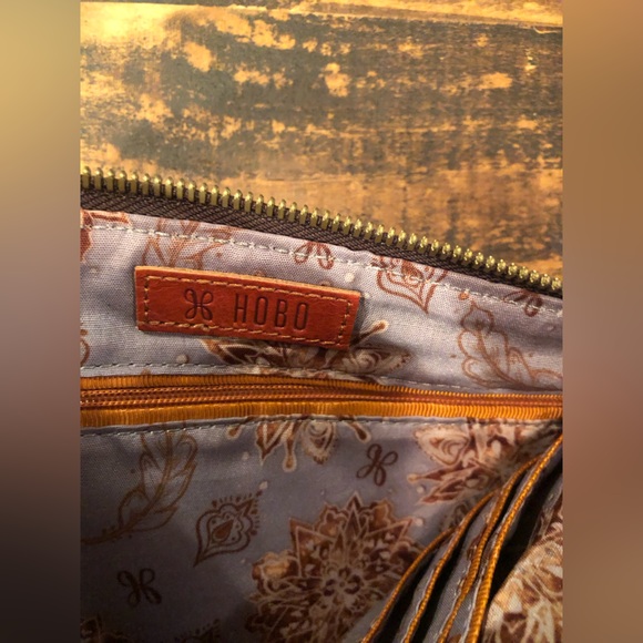 HOBO Metallic Gold and Rich Brown Wristlet - Picture 3 of 10